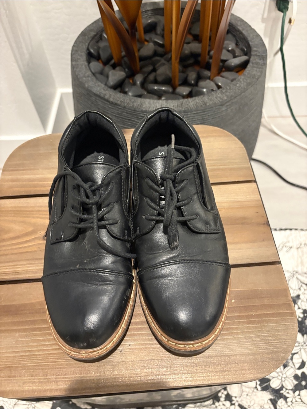 Steve Madden Black Leather Oxford Shoes with Tan Welt